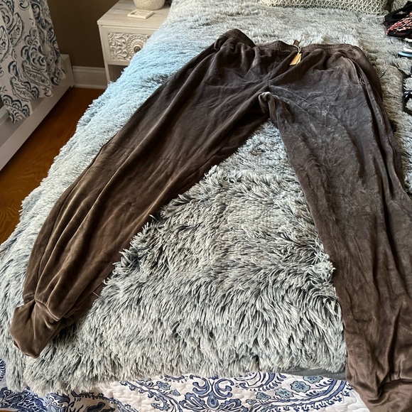 Joggers - Picture 3 of 3